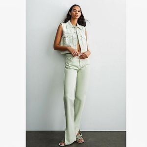 Zara Midrise Light Green Straight Split Hem Button Fly Jeans. Size 34